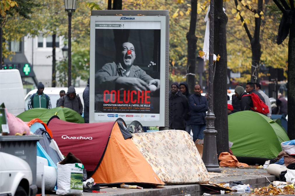Cazeneuve prevoit le demantelement du camp de migrants de paris