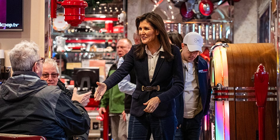 L’ancienne ambassadrice à l’ONU Nikki Haley dans un « diner » du New Hampshire, vendredi.
