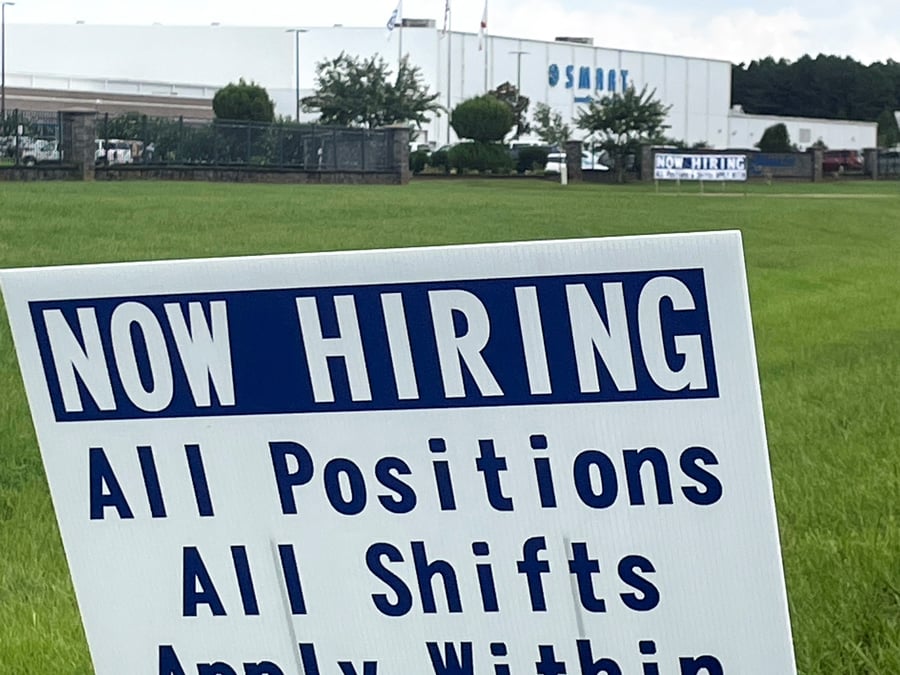 Affiche de recrutement pres de l'usine de pieces automobiles smart alabama, llc et filiale de hyundai motor co., a luverne
