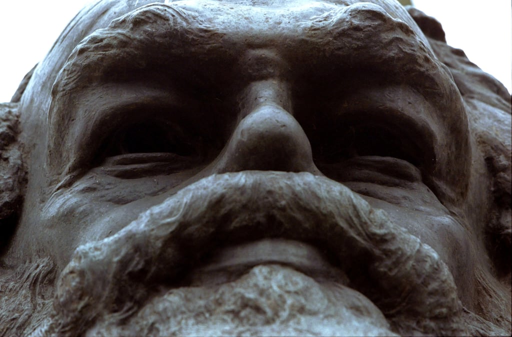 Une statue de marx a treves pour le 200e anniversaire de sa naissance