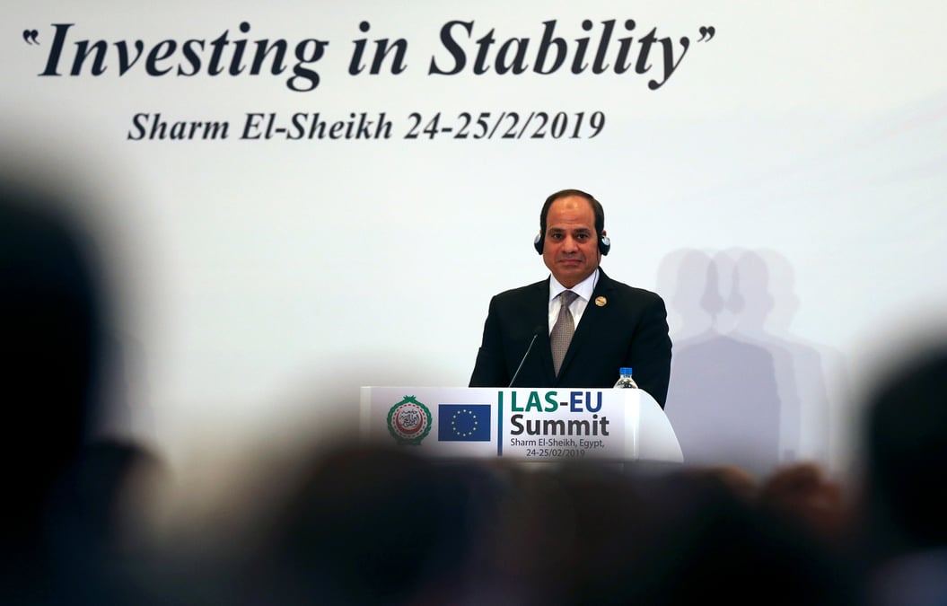 Devant les dirigeants de l'ue, sissi defend la peine capitale