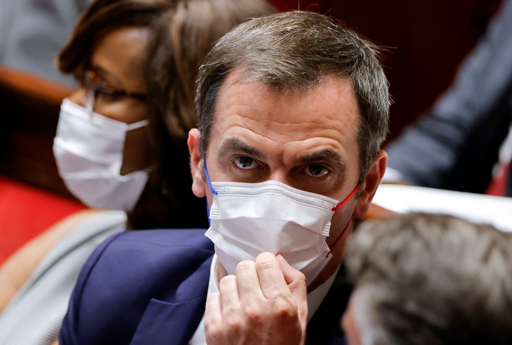 Coronavirus : le variant omicron circule probablement en france, dit veran
