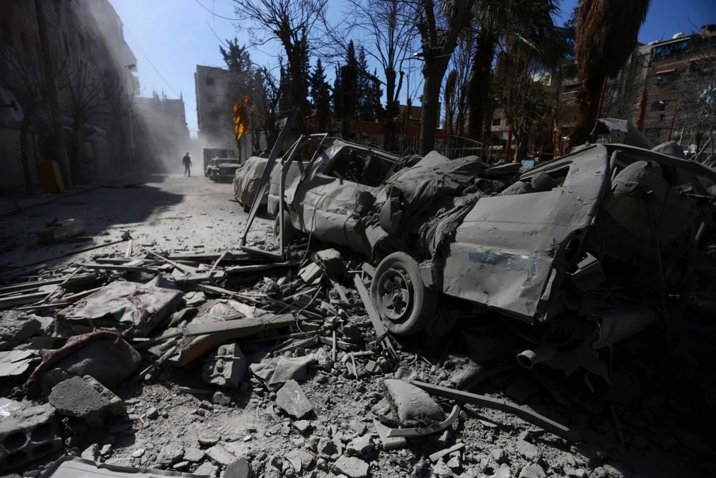 Raids aeriens de l'armee syrienne sur la ville de douma
