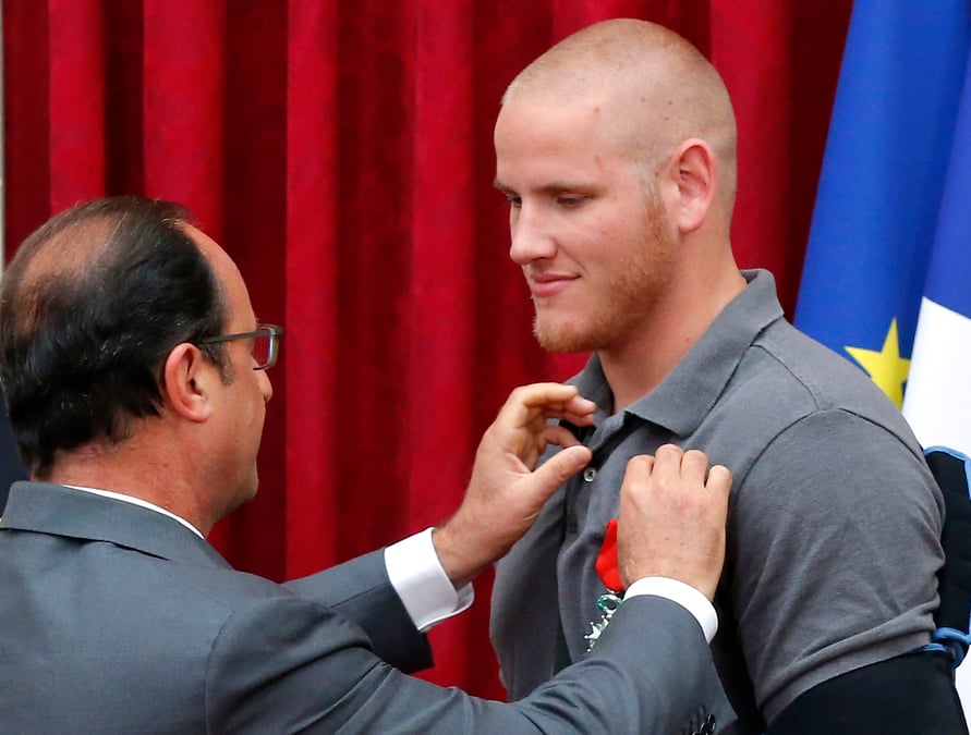 Spencer stone, l'un des heros du thalys, poignarde en californie