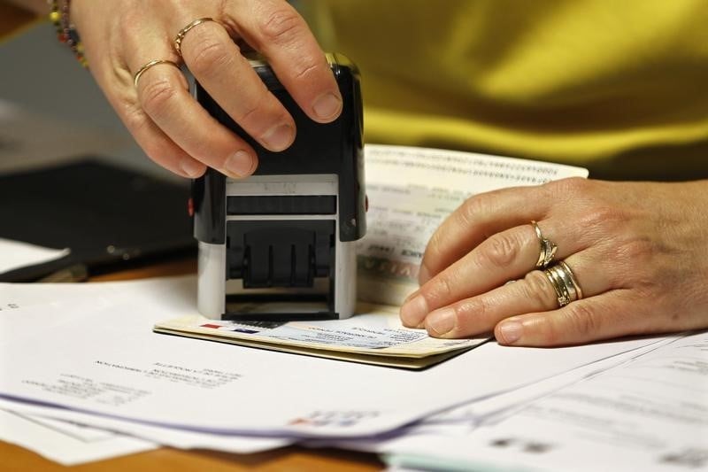 Recul du nombre de regularisations d’etrangers en france l’an dernier