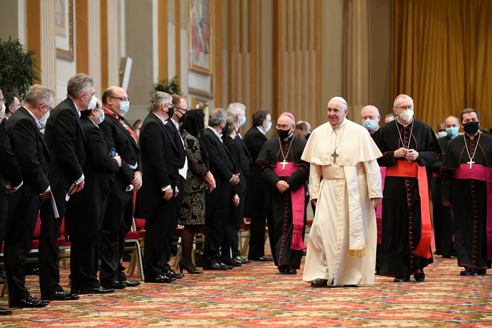 Le pape francois appelle au retour de la democratie en birmanie