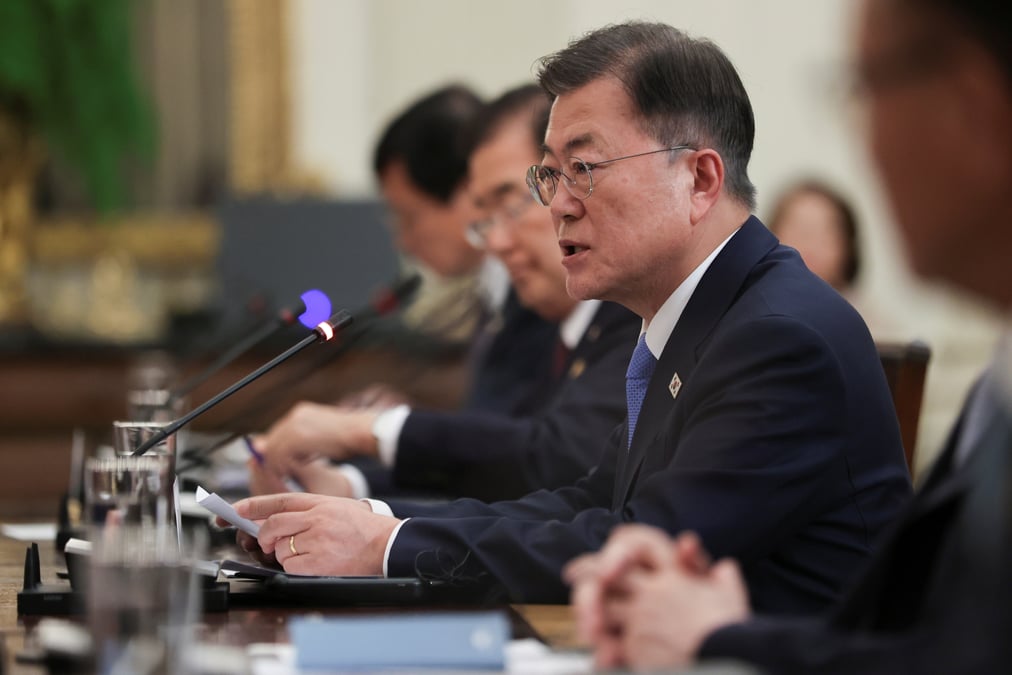 Le president sud-coreen s'engage a travailler avec les etats-unis a la denuclearisation de la peninsule coreenne