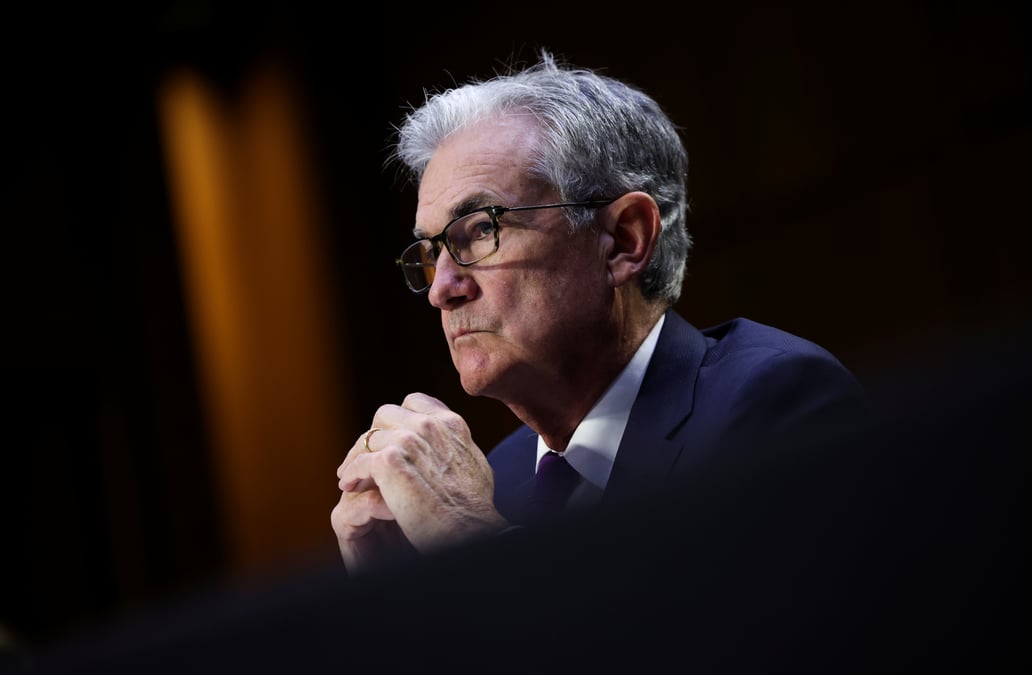 Powell (fed) juge "frustrante" la persistance des goulets d'etranglement