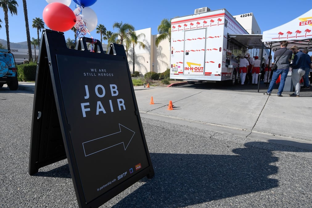 Photo d'un panneau au salon de l'emploi en californie