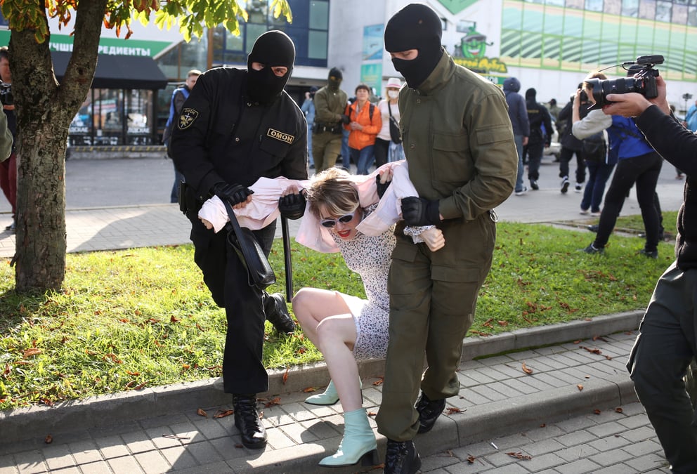La police a arrete des centaines de manifestants a minsk