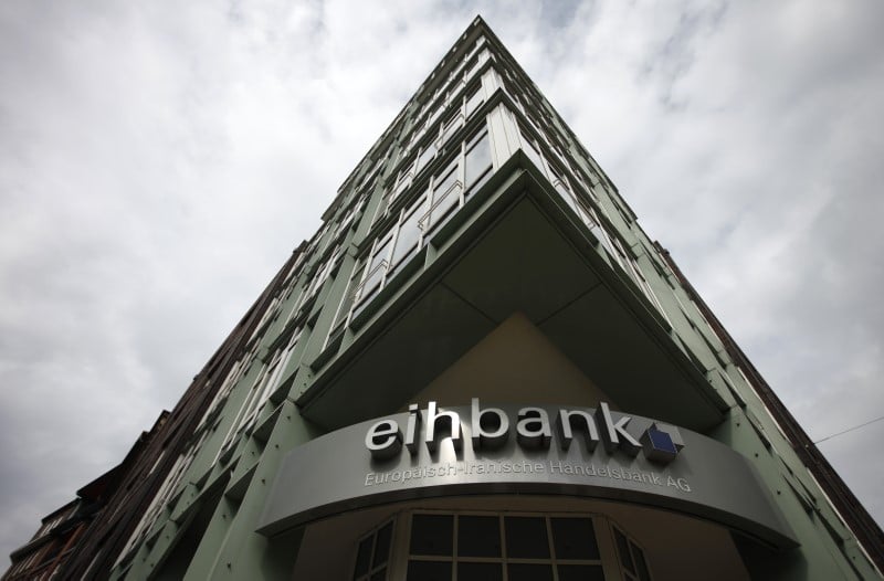Berlin etudie une requete de teheran sur un transfert de 300 millions d'euros