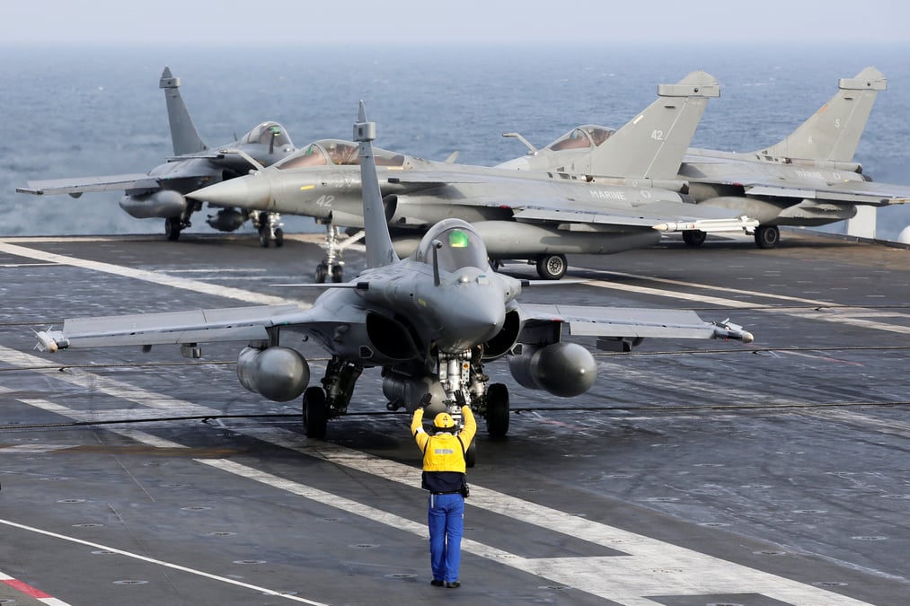 Le charles-de-gaulle, un porte-avions taille pour la guerre et la diplomatie