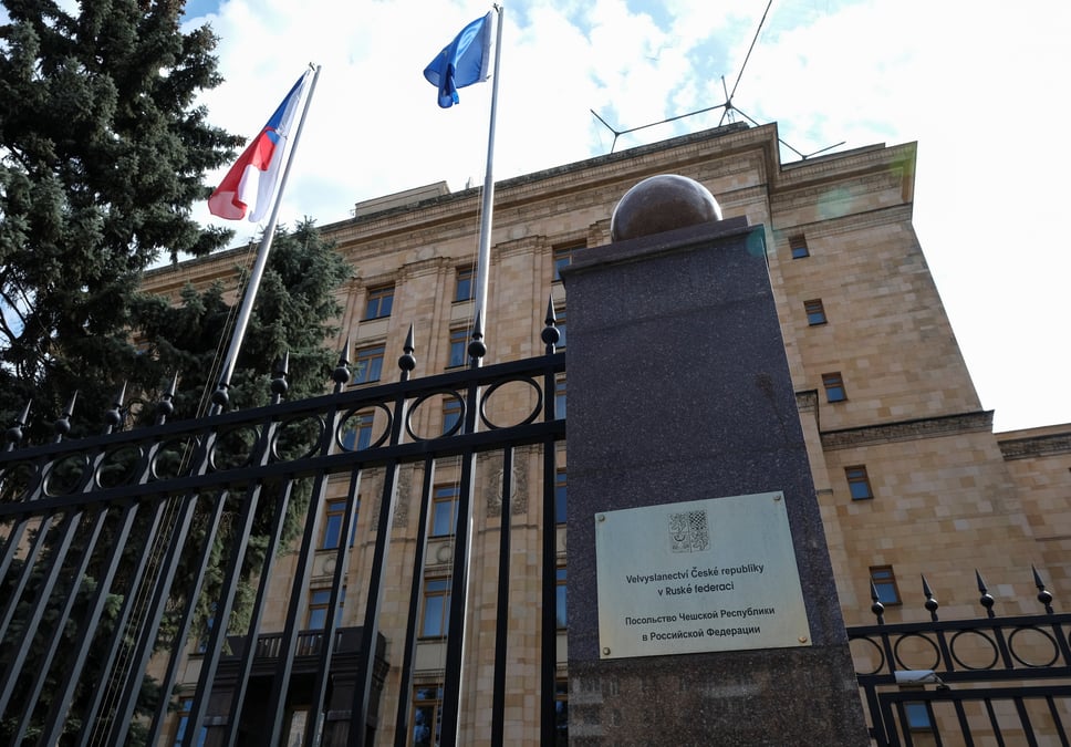 La russie promet des represailles contre prague apres l'expulsion de ses diplomates