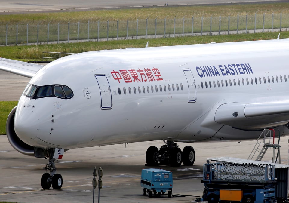 China eastern airlines suspend de vol tous ses boeing 737-800 apres le crash de lundi