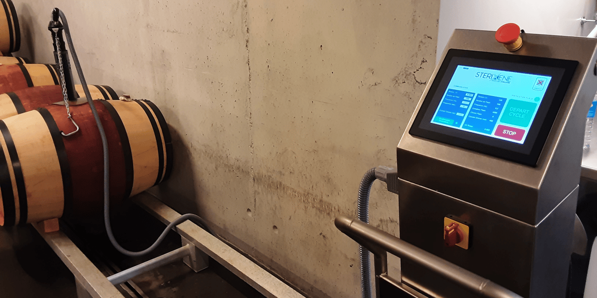 Bacchustorm propose de décontaminer les barriques de vin par lumière pulsée.