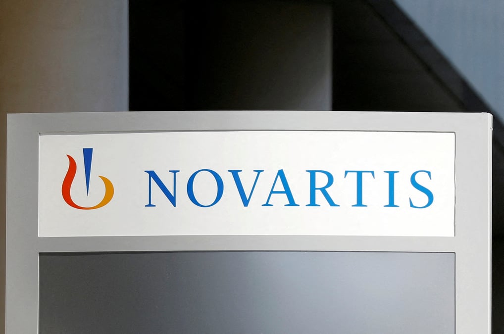 Le logo du fabricant suisse de medicaments novartis au siege francais de l'entreprise a rueil-malmaison
