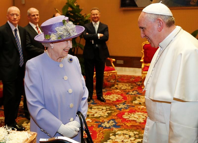 La reine Elizabeth reçue au Vatican par le pape François