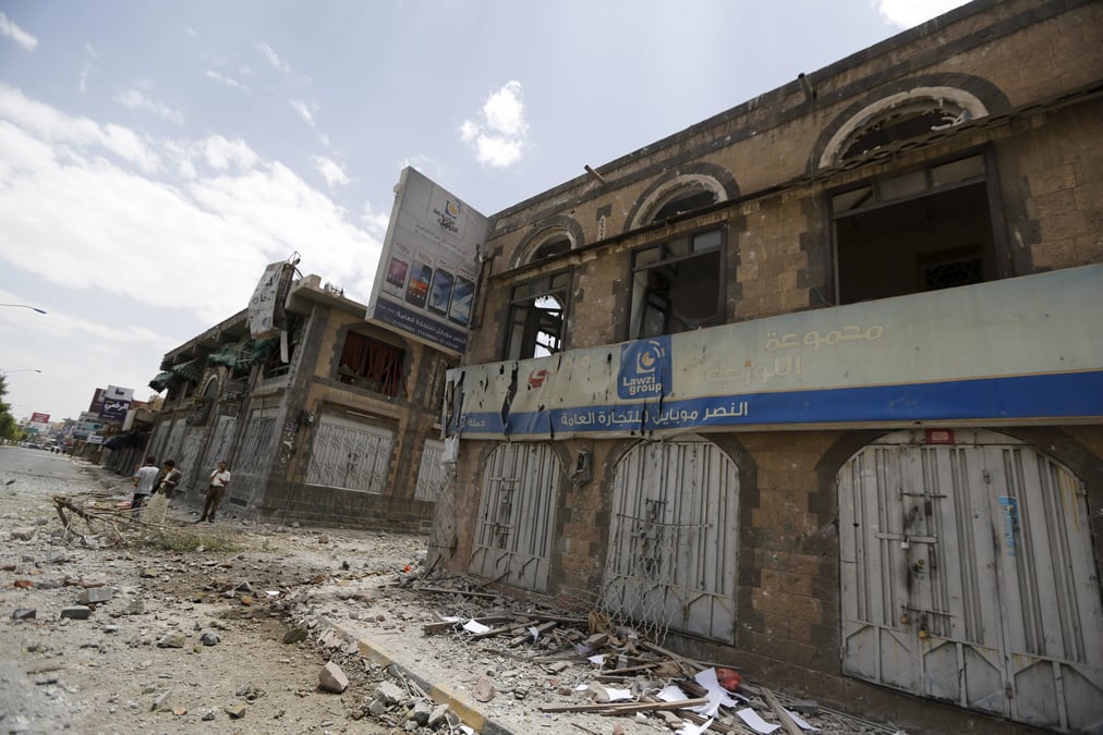 Raid saoudien sur le qg de l'armee a sanaa, au moins 44 morts