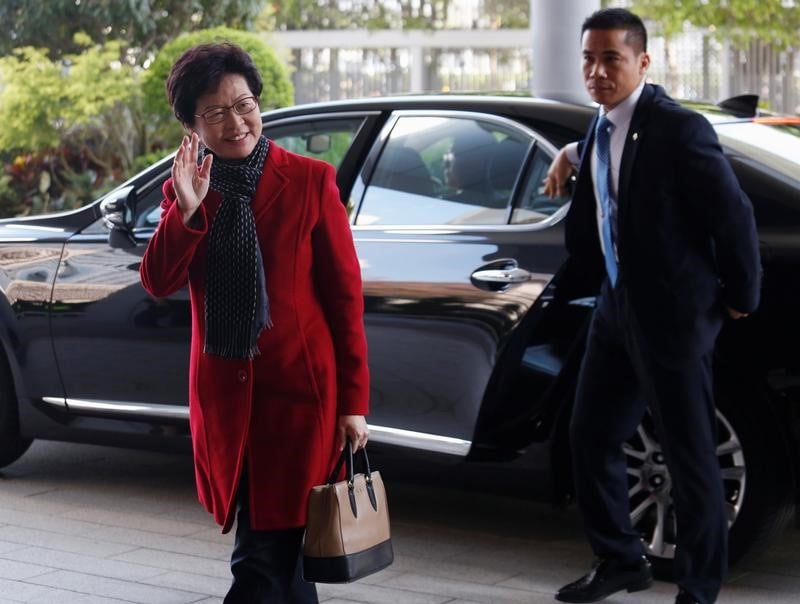 Carrie lam espere une "transition en douceur" a hong kong
