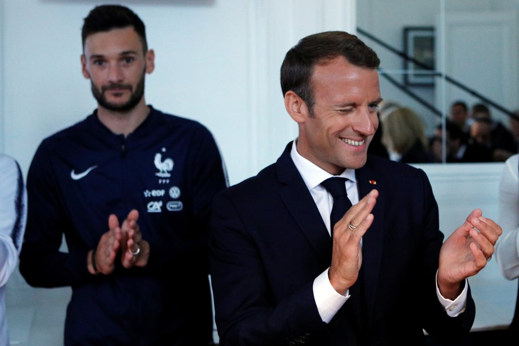 Macron, un arriere gauche "taclant haut" et "ne lachant rien"
