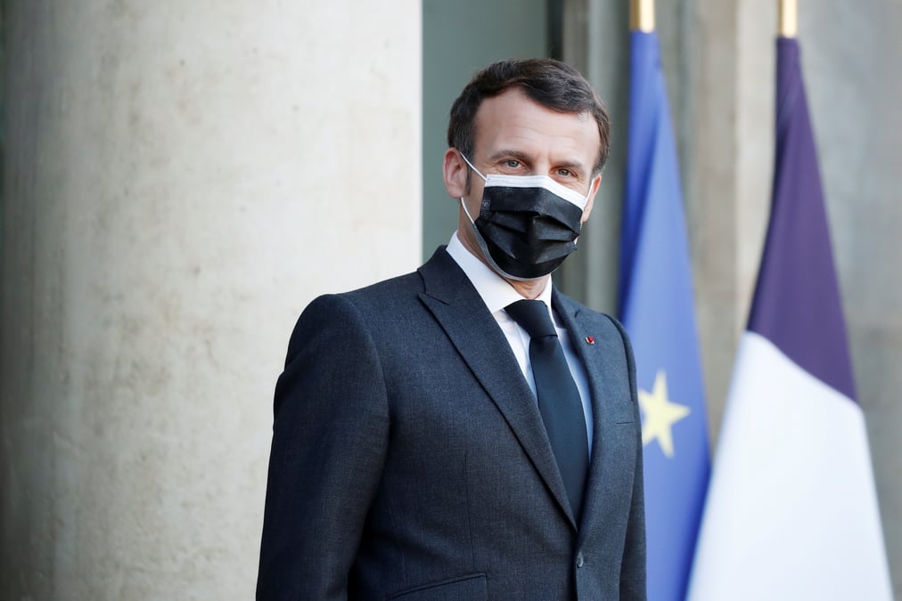 L'ue a "manque d'ambition" sur les vaccins contre le covid-19, dit macron