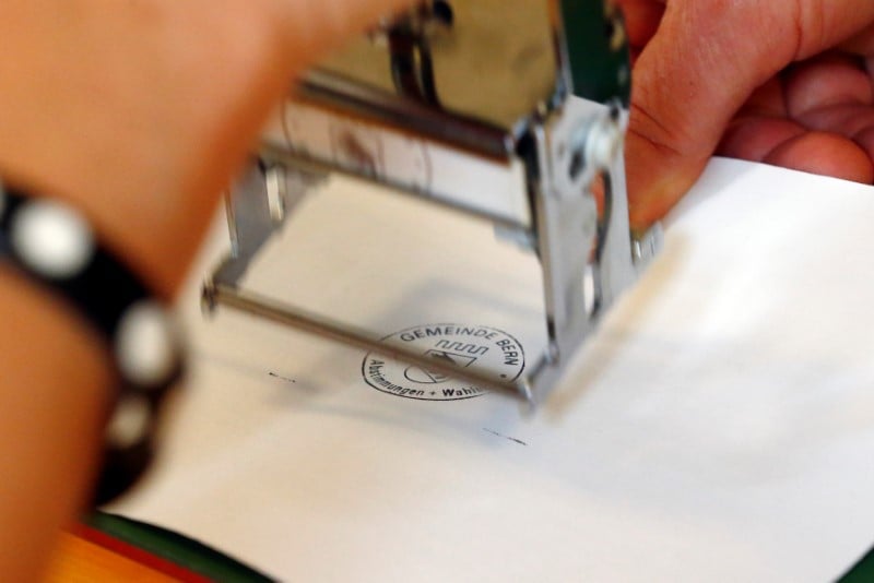 Les suisses approuvent la loi sur le renseignement lors d'une votation
