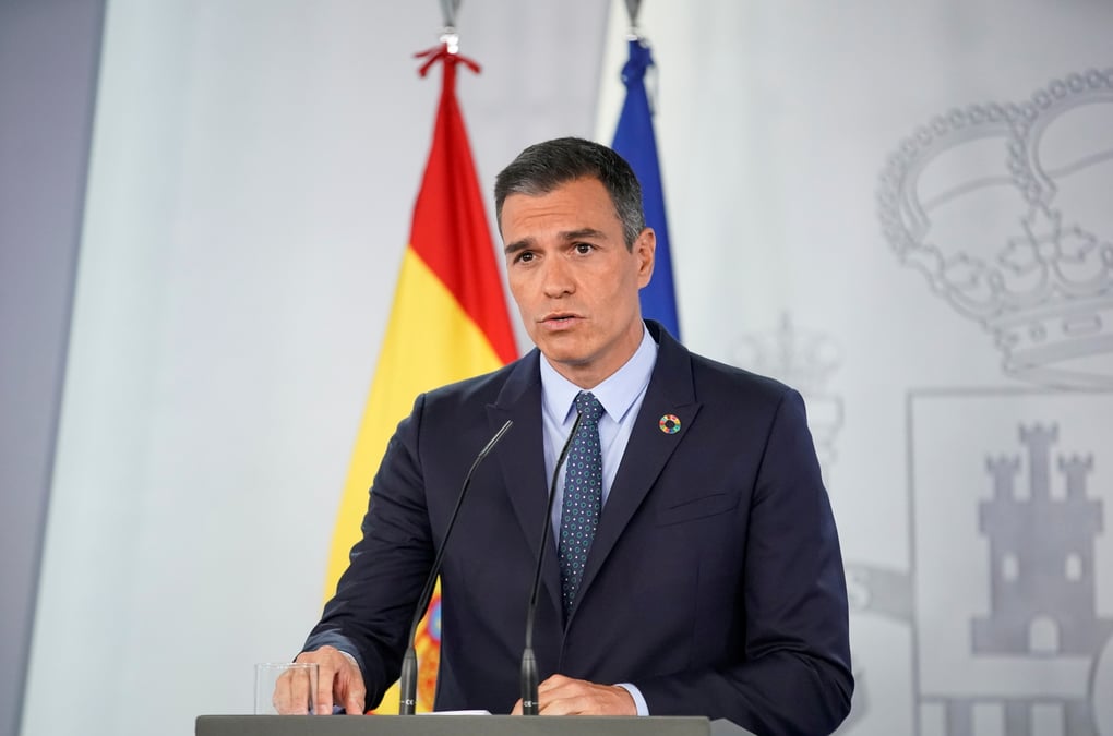 Espagne: pedro sanchez juge positif le projet de fusion caixabank-bankia