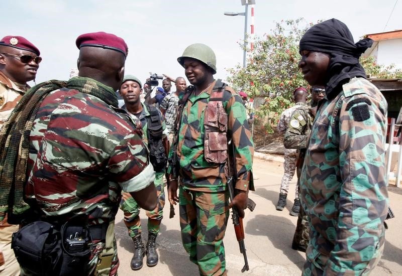 Deux soldats tues dans de nouveaux troubles en cote d'ivoire