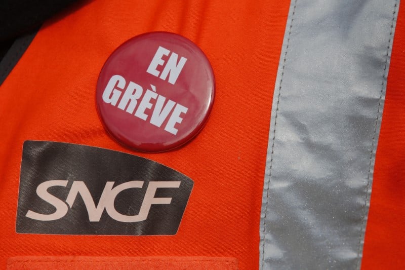 Menace de greve a la sncf, le gouvernement appelle au dialogue