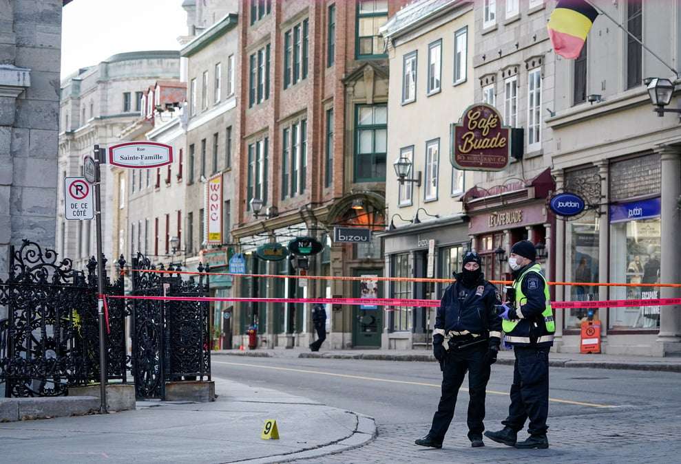 Deux morts et cinq blesses dans une attaque au sabre a quebec