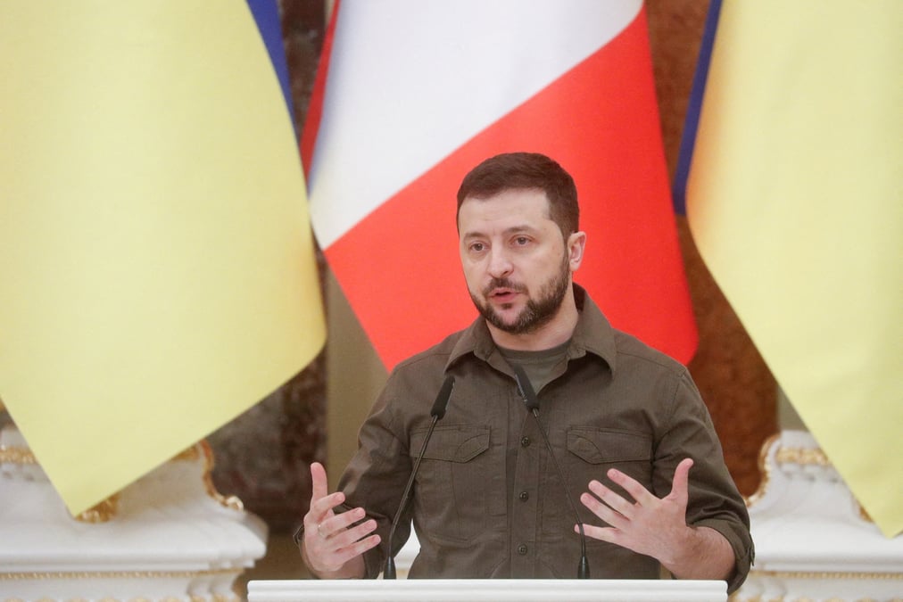 Ukraine: zelensky propose un accord a ses allies pour obtenir une compensation de la part de la russie