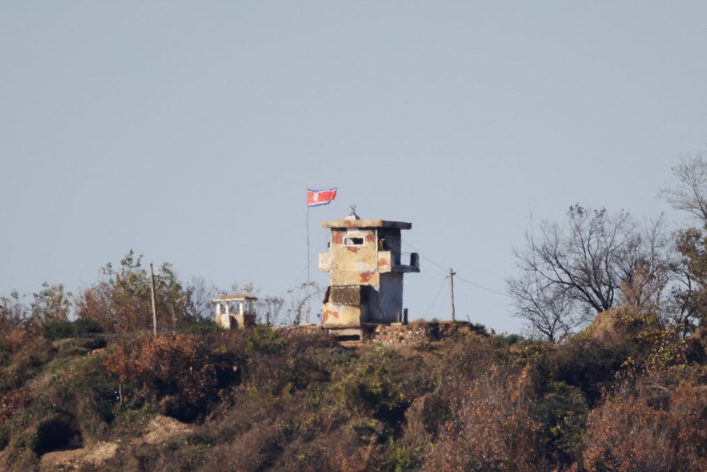 Photo prise pres de la zone demilitarisee separant les deux corees, a paju