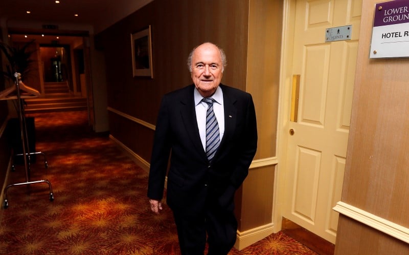 Sepp blatter renonce a ses fonctions au sein du cio