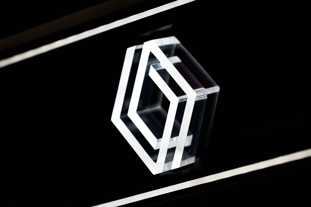 Le logo renault affiche au mondial de l'automobile de paris 2022