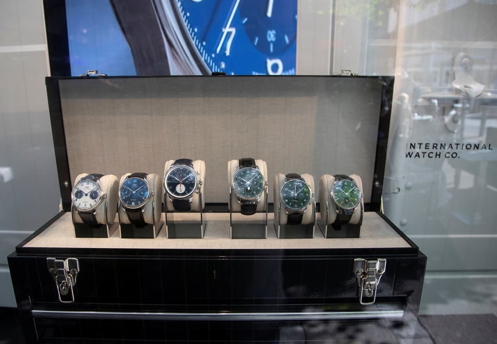 Des montres de l'horloger suisse iwc schaffhausen sont exposees a zurich