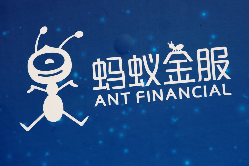 Un logo d'ant financial est affiche a hong kong