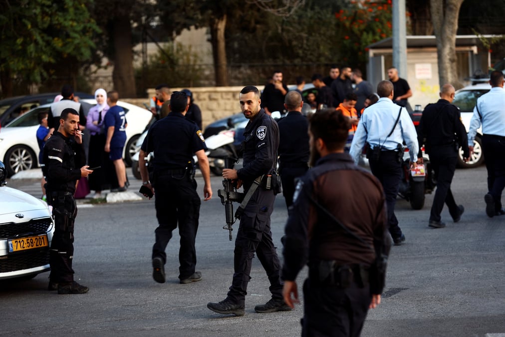 Les forces de securite israeliennes securisent la scene d'un incident a jerusalem