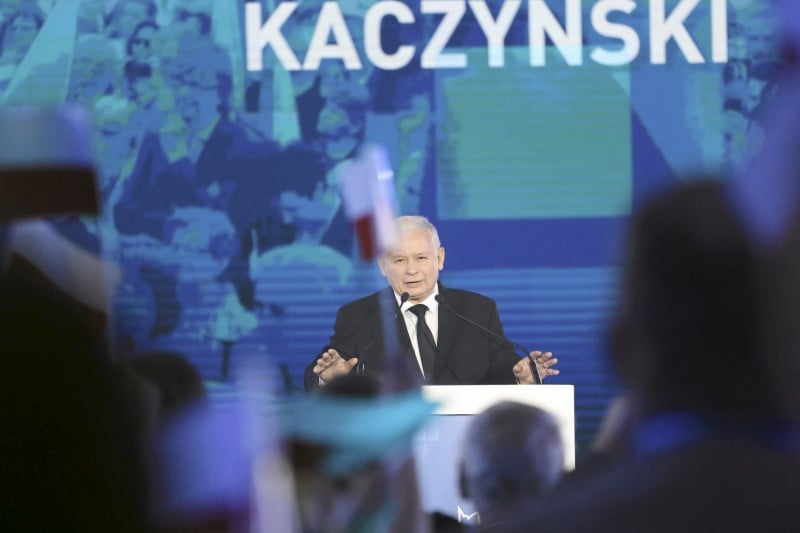 Le parti droit et justice favori des legislatives de dimanche en pologne