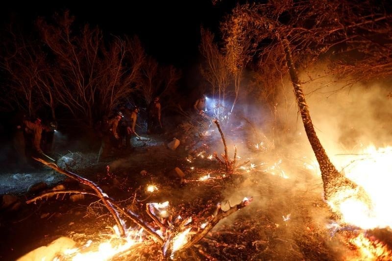 L'autoroute los angeles-las vegas rouvre partiellement malgre les incendies