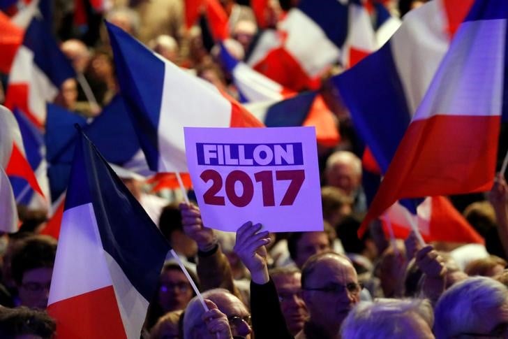 Fillon repete qu'il ne se soumettra pas
