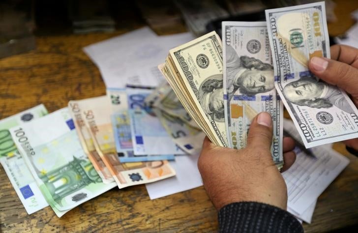 L'euro grimpe apres l'echec de trump
