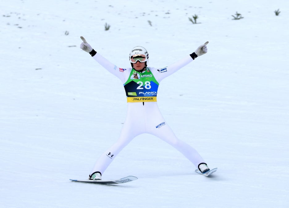 Le sauteur a ski slovene anze lanisek a planica, slovenie