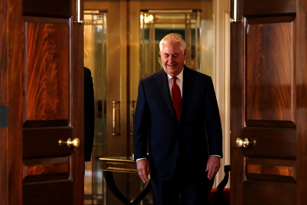 Trump dit que rex tillerson reste secretaire d'etat