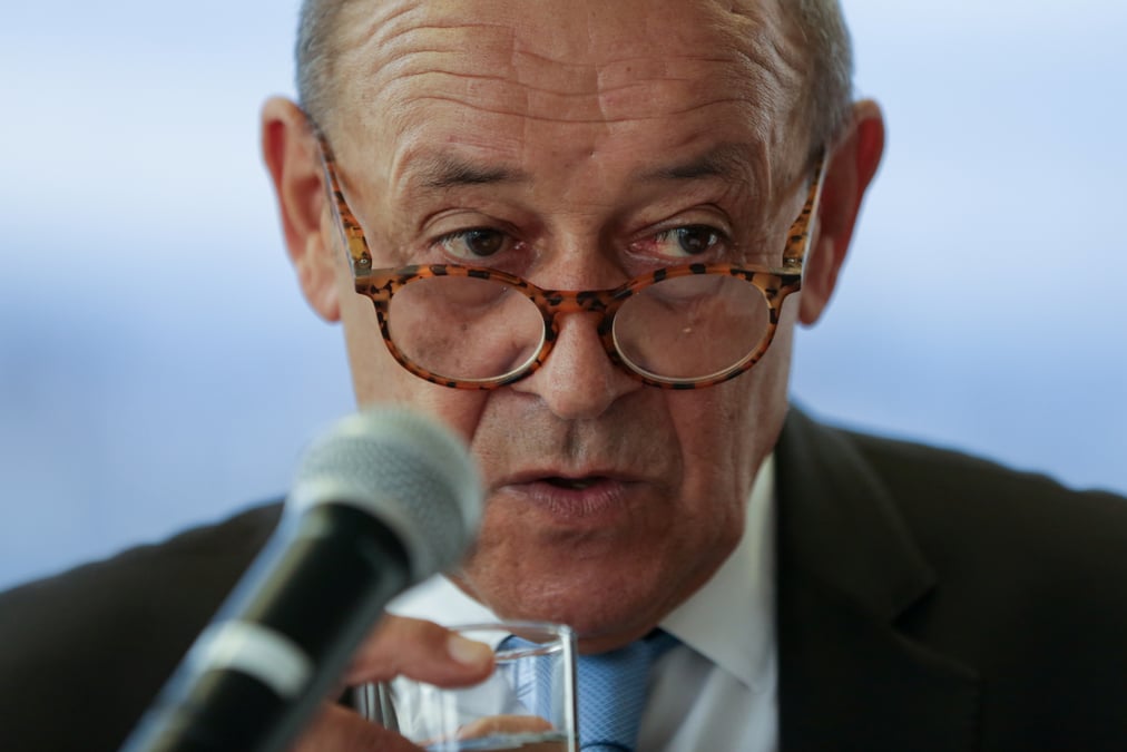 Le drian demande un "nouveau contrat social"