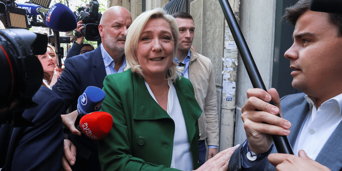 Legislatives: marine le pen se presente en premiere opposante a emmanuel macron