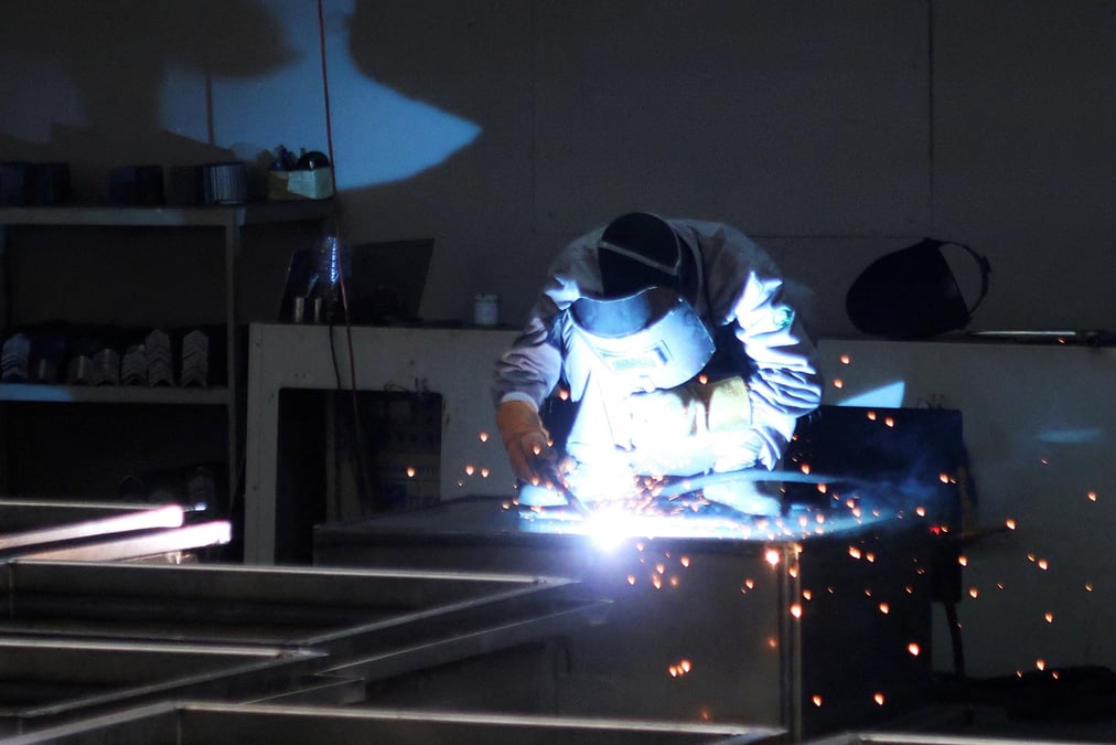 Des employes travaillent dans l'usine de filtres-presses de jingjin a dezhou