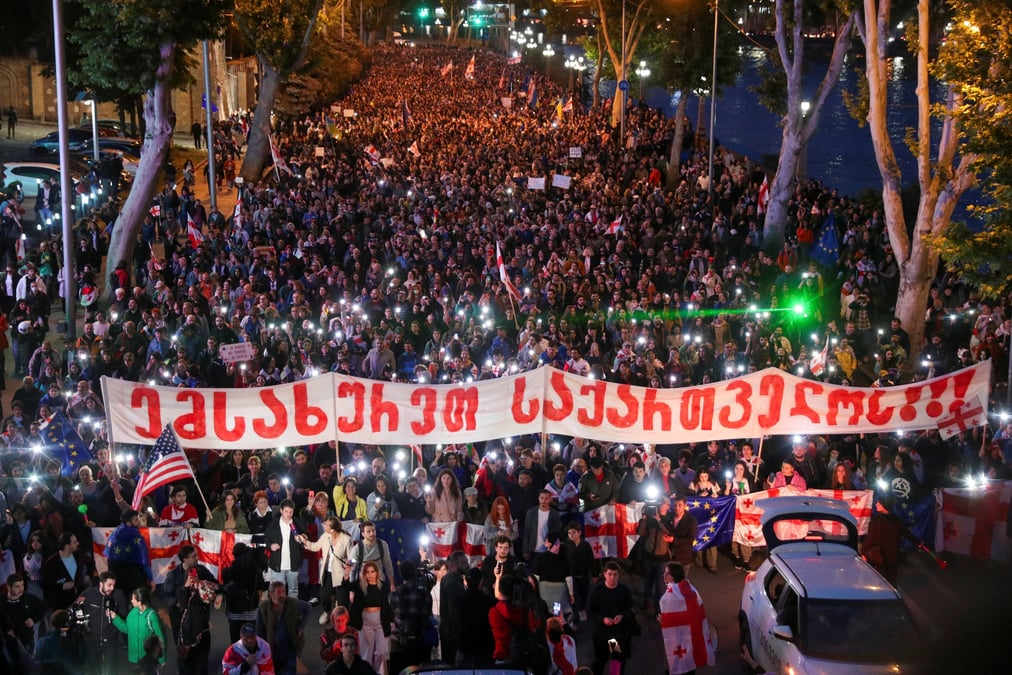 Manifestation contre la loi sur les "agents etrangers" et pour soutenir l'adhesion de la georgie a l'union europeenne, a tbilissi