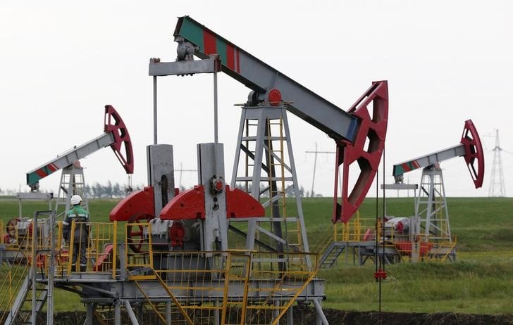 Poutine d’accord pour geler la production de petrole