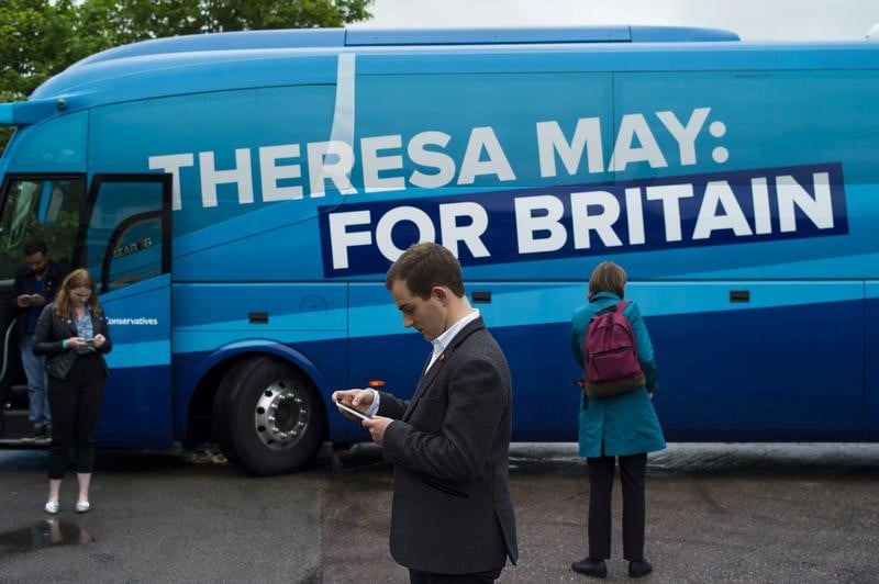 L'ecart se reduit dans la course aux legislatives britanniques
