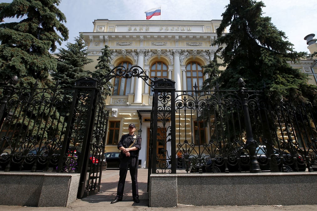 Ukraine: biden annonce des sanctions contre des banques et elites russes
